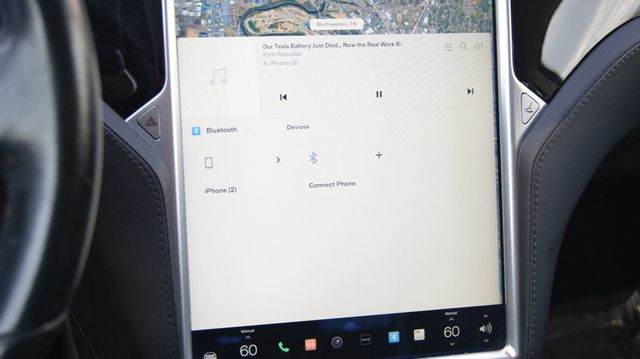 2015 Tesla Model S VERY CLEAN INSIDE AND OUT  - 22883007 - 16