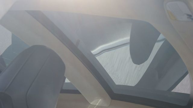 2015 Tesla Model S VERY CLEAN INSIDE AND OUT  - 22883007 - 18