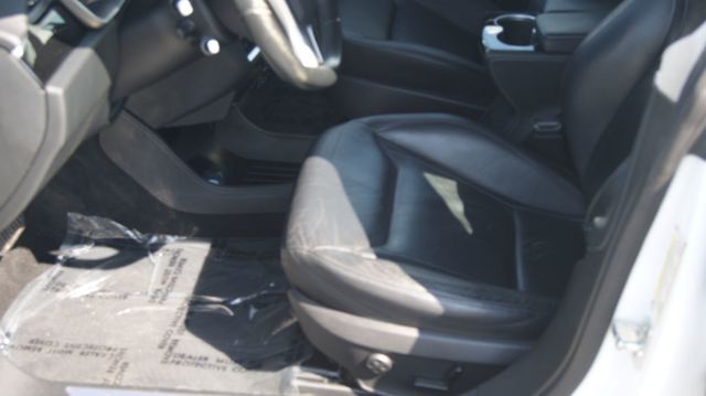 2015 Tesla Model S VERY CLEAN INSIDE AND OUT  - 22883007 - 19