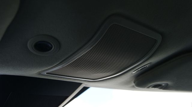 2015 Tesla Model S VERY CLEAN INSIDE AND OUT  - 22883007 - 25