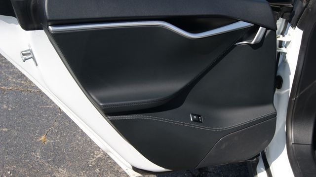 2015 Tesla Model S VERY CLEAN INSIDE AND OUT  - 22883007 - 27