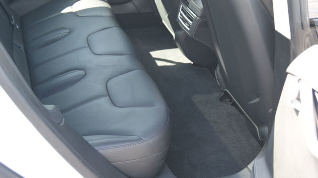 2015 Tesla Model S VERY CLEAN INSIDE AND OUT  - 22883007 - 30