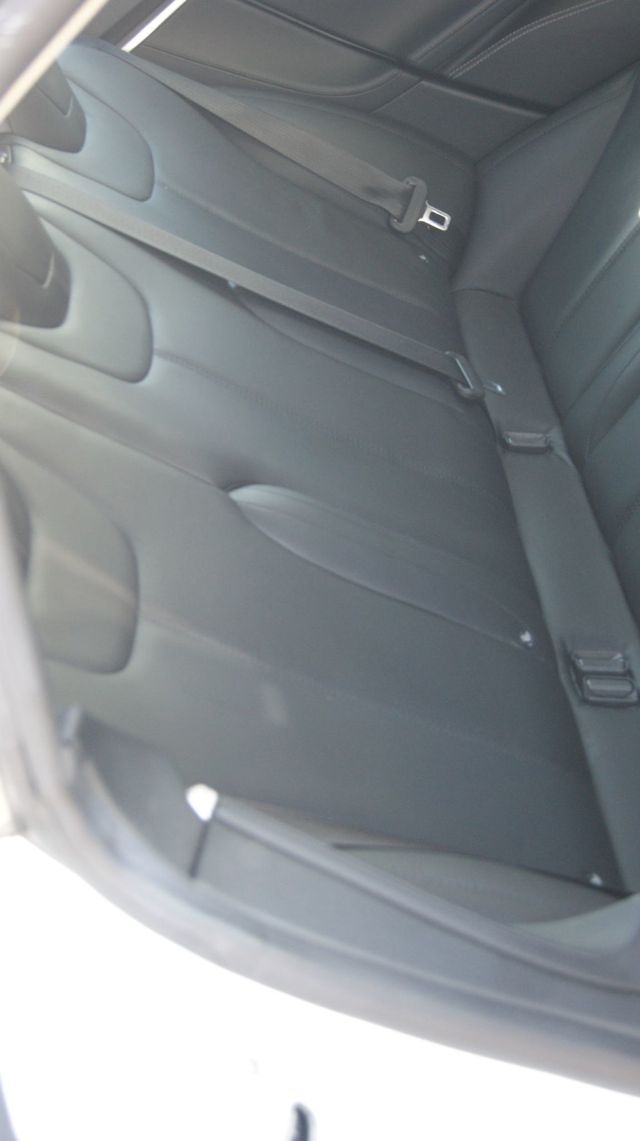 2015 Tesla Model S VERY CLEAN INSIDE AND OUT  - 22883007 - 32