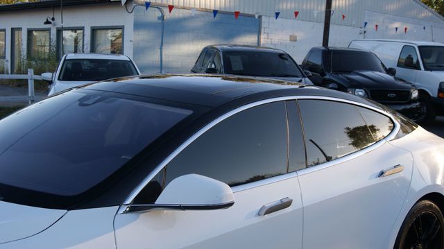 2015 Tesla Model S VERY CLEAN INSIDE AND OUT  - 22883007 - 38