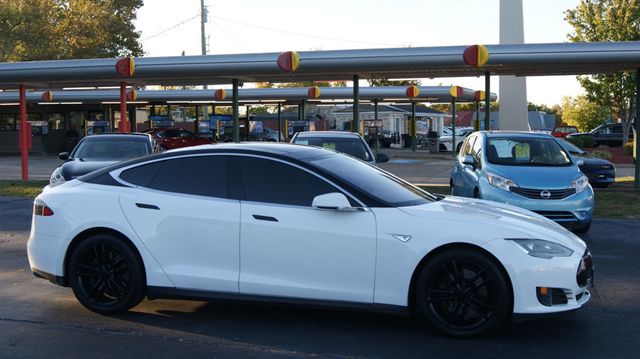 2015 Tesla Model S VERY CLEAN INSIDE AND OUT  - 22883007 - 3