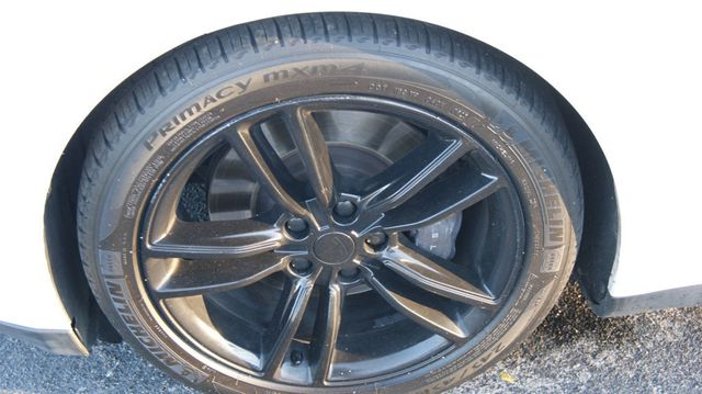 2015 Tesla Model S VERY CLEAN INSIDE AND OUT  - 22883007 - 40