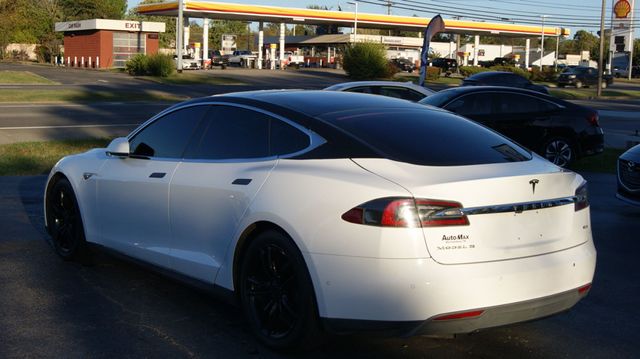 2015 Tesla Model S VERY CLEAN INSIDE AND OUT  - 22883007 - 6