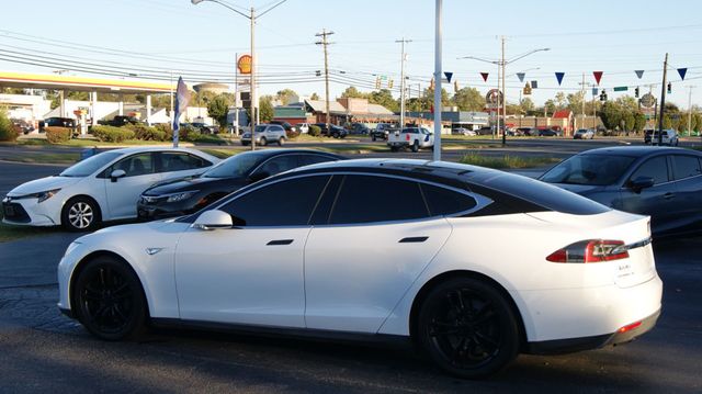 2015 Tesla Model S VERY CLEAN INSIDE AND OUT  - 22883007 - 7