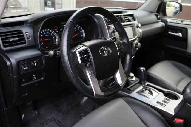 2015 Toyota 4Runner ONE OWNER SR5 PREMIUM W/ NAVIGATION, MOONROOF, LEATHER - 23053265 - 23