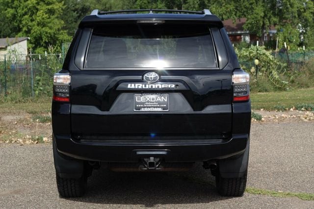 2015 Toyota 4Runner ONE OWNER SR5 PREMIUM W/ NAVIGATION, MOONROOF, LEATHER - 23053265 - 4