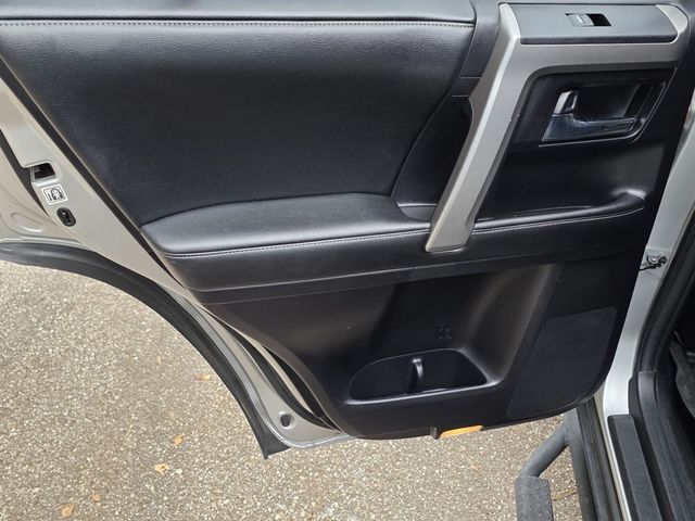 2015 Toyota 4Runner RWD 4dr V6 SR5 - 22973479 - 32