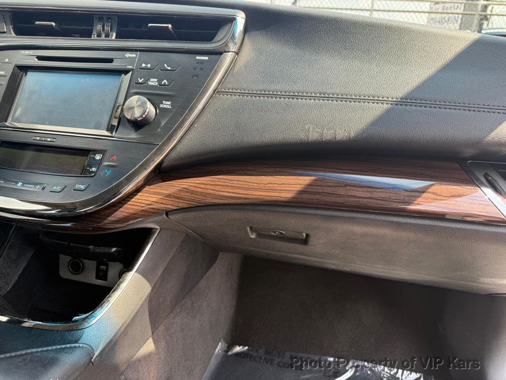 2015 Toyota Avalon 4dr Sedan XLE - 22919674 - 17