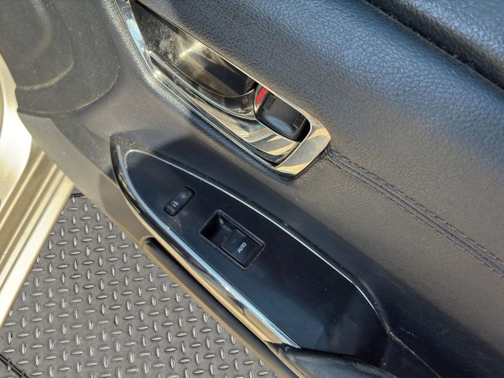 2015 Toyota Avalon XLE Sedan 4D - 23064618 - 18