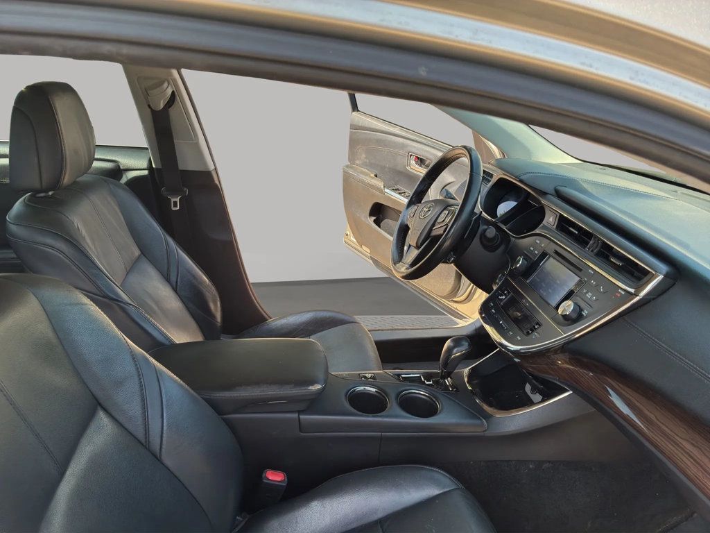 2015 Toyota Avalon XLE Sedan 4D - 23064618 - 19