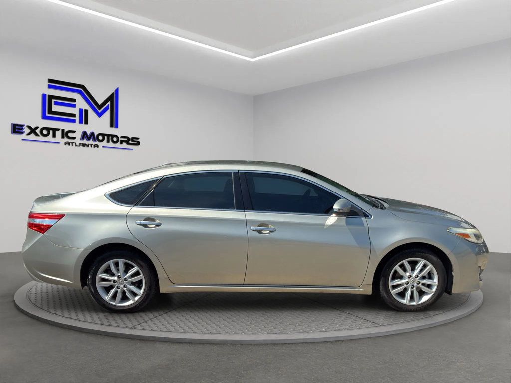 2015 Toyota Avalon XLE Sedan 4D - 23064618 - 5