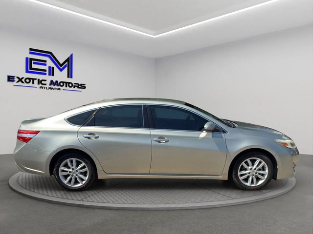 2015 Toyota Avalon XLE Sedan 4D - 23064618 - 5