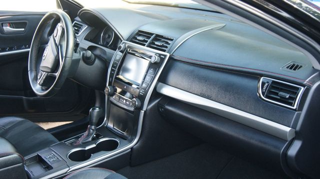 2015 Toyota Camry 3 MONTH WARRANTY , JUST SERVICED , VERY CLEAN INSIDE AND OUT  - 23059838 - 33