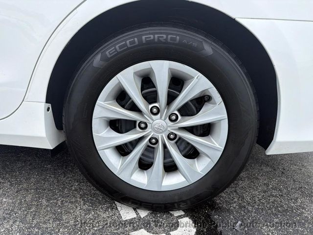 2015 Toyota Camry 4dr Sedan I4 Automatic LE - 23063734 - 12