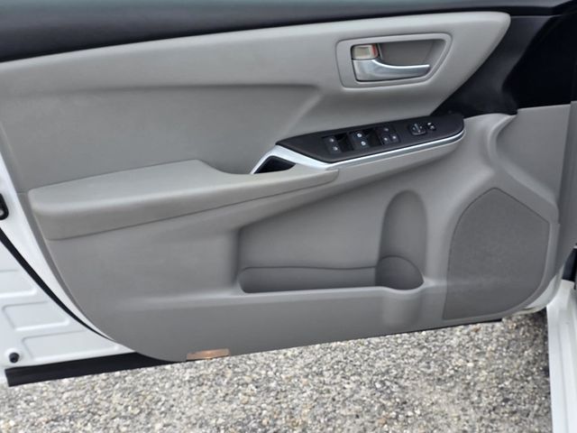 2015 Toyota Camry 4dr Sedan I4 Automatic LE - 22940413 - 25