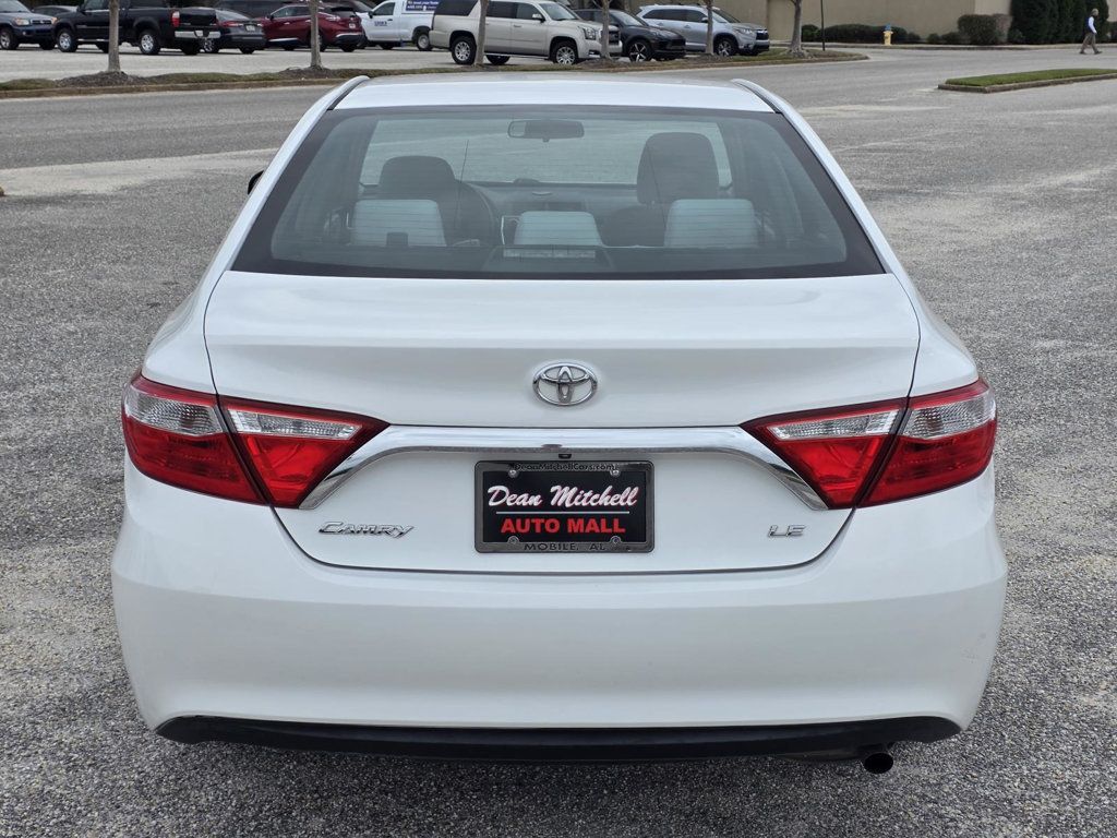 2015 Toyota Camry LE photo 2