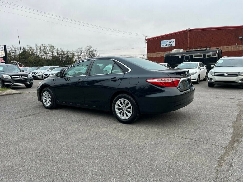 2015 Toyota Camry 4dr Sedan I4 Automatic LE - 22657636 - 4