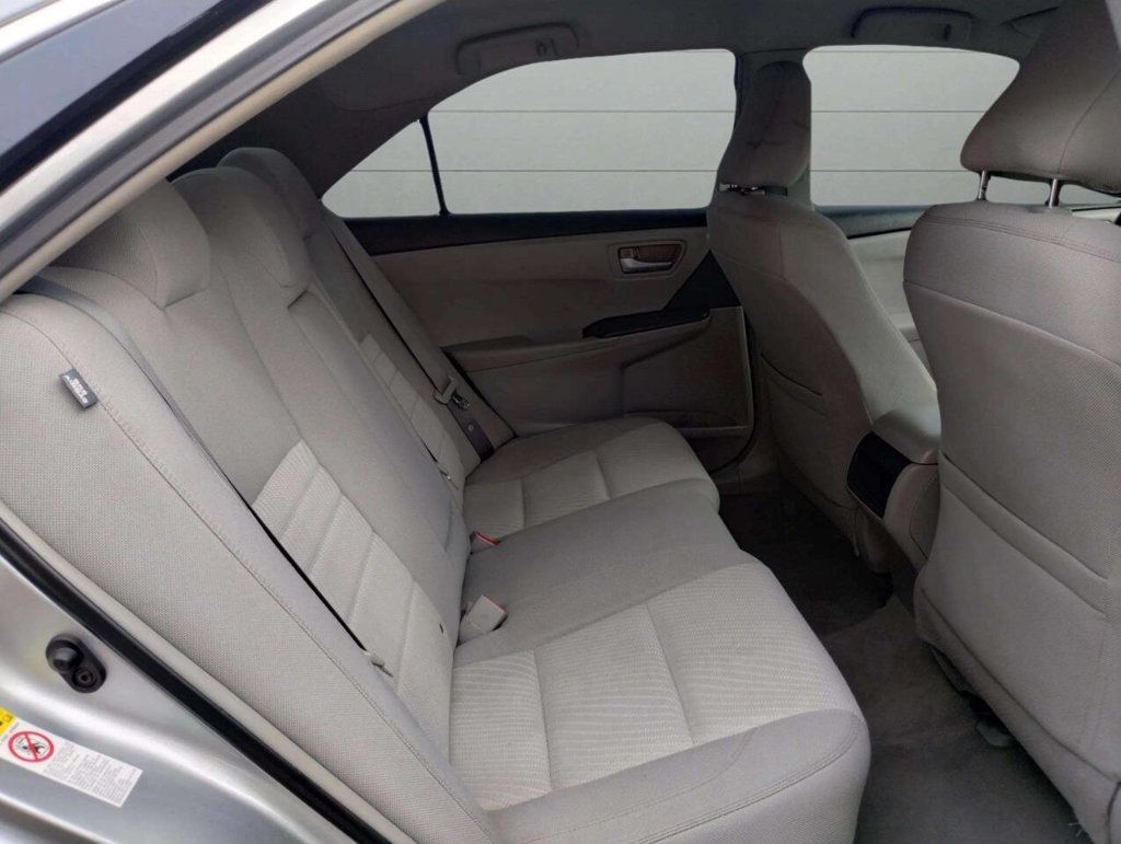 2015 Toyota Camry 4dr Sedan I4 Automatic LE - 22931351 - 16