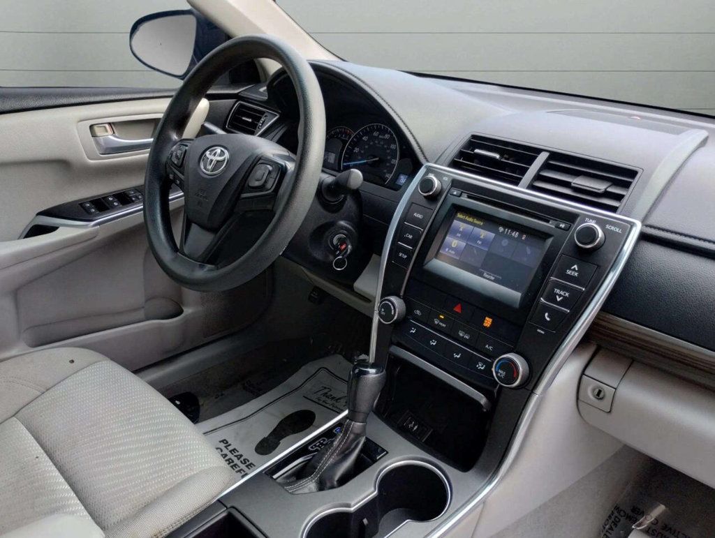 2015 Toyota Camry 4dr Sedan I4 Automatic LE - 22931351 - 19
