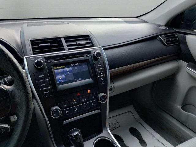 2015 Toyota Camry 4dr Sedan I4 Automatic LE - 22931351 - 27