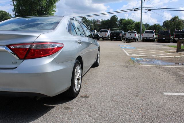 2015 Toyota Camry 4dr Sedan I4 Automatic LE - 23051552 - 32