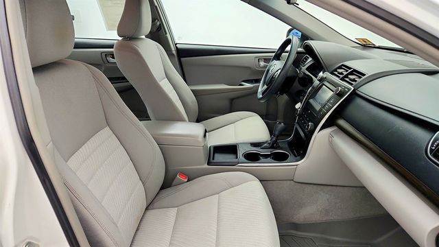 2015 Toyota Camry 4dr Sedan I4 Automatic LE - 23033390 - 21