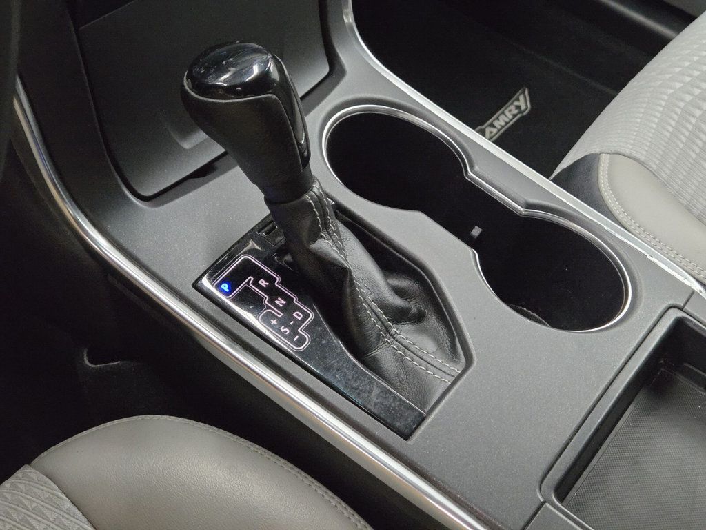 2015 Toyota Camry 4dr Sedan I4 Automatic SE - 22968465 - 18