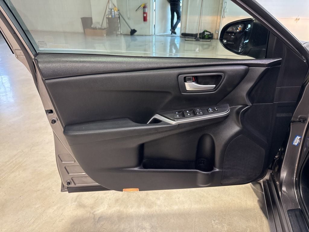 2015 Toyota Camry 4dr Sedan I4 Automatic SE - 22995558 - 20