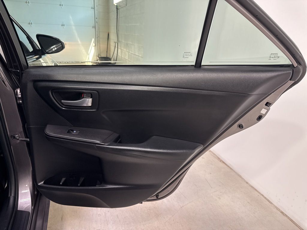 2015 Toyota Camry 4dr Sedan I4 Automatic SE - 22995558 - 30