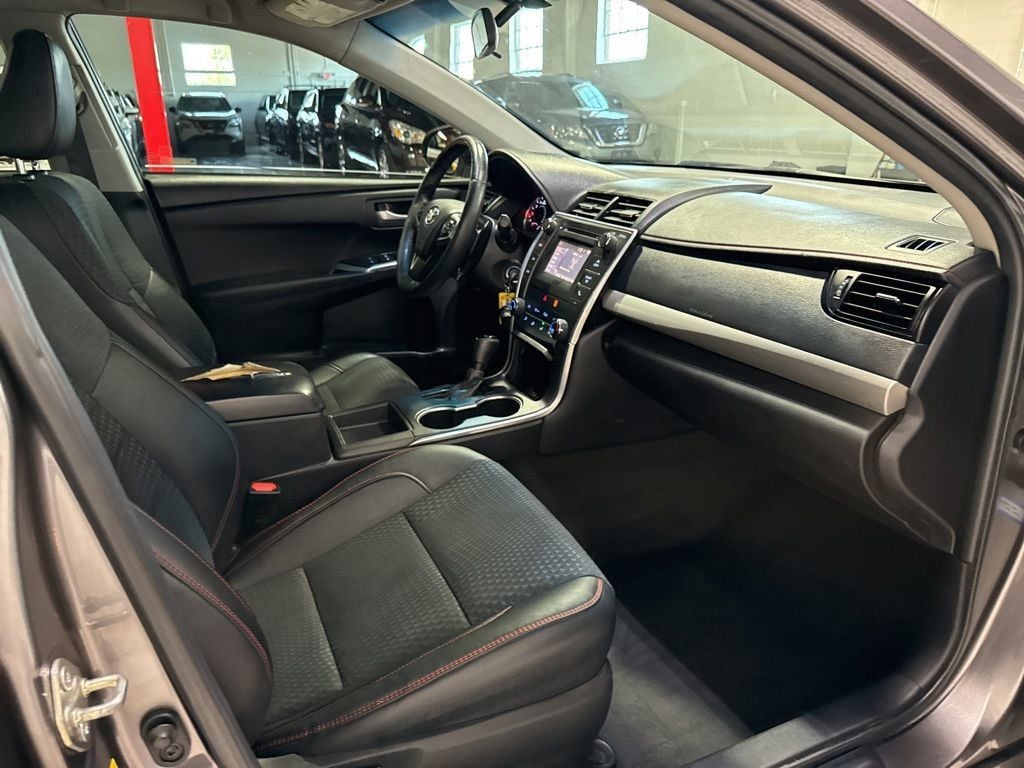 2015 Toyota Camry 4dr Sedan I4 Automatic SE - 22995558 - 32