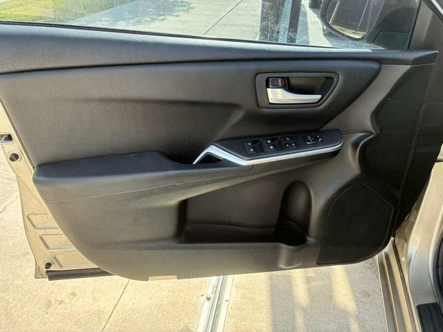 2015 Toyota Camry 4dr Sedan I4 Automatic SE - 23034888 - 8