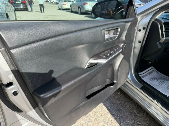 2015 Toyota Camry 4dr Sedan I4 Automatic SE - 22964847 - 17
