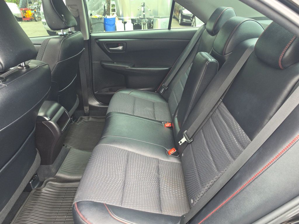 Toyota Camry photo 10