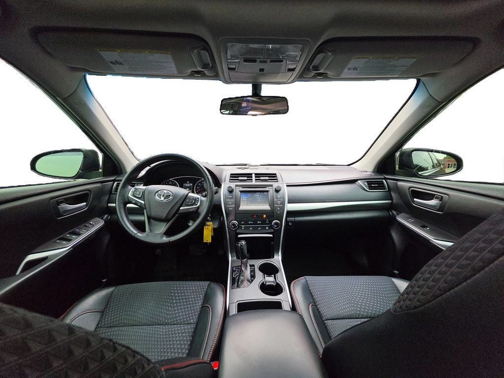 Toyota Camry photo 12