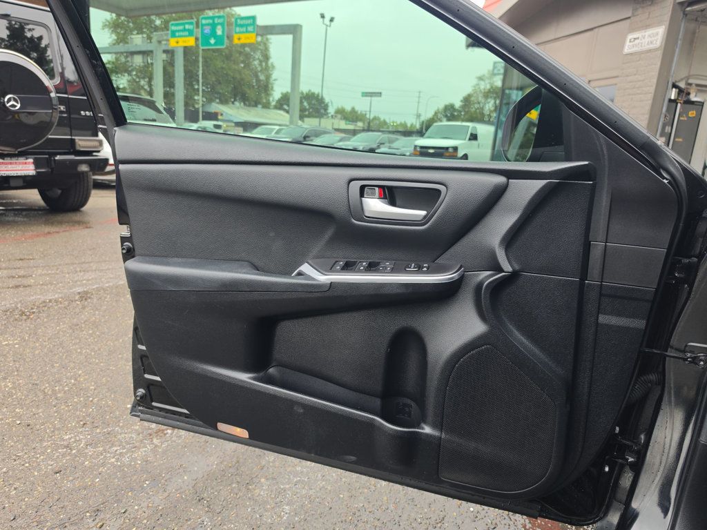 Toyota Camry photo 18