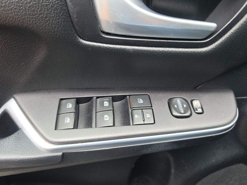Toyota Camry photo 20