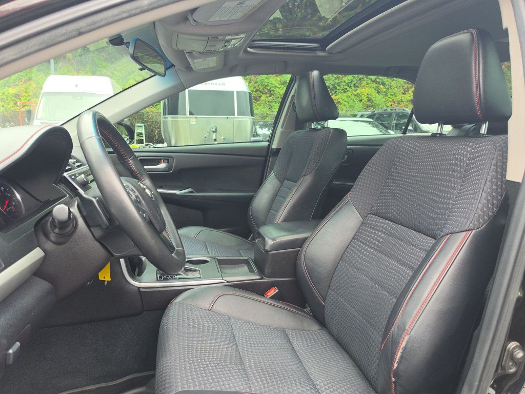 Toyota Camry photo 9