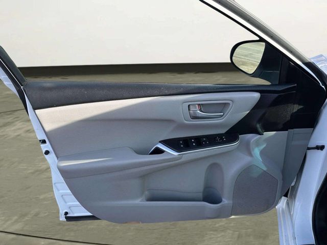 2015 Toyota Camry 4dr Sedan I4 Automatic SE - 22968392 - 8