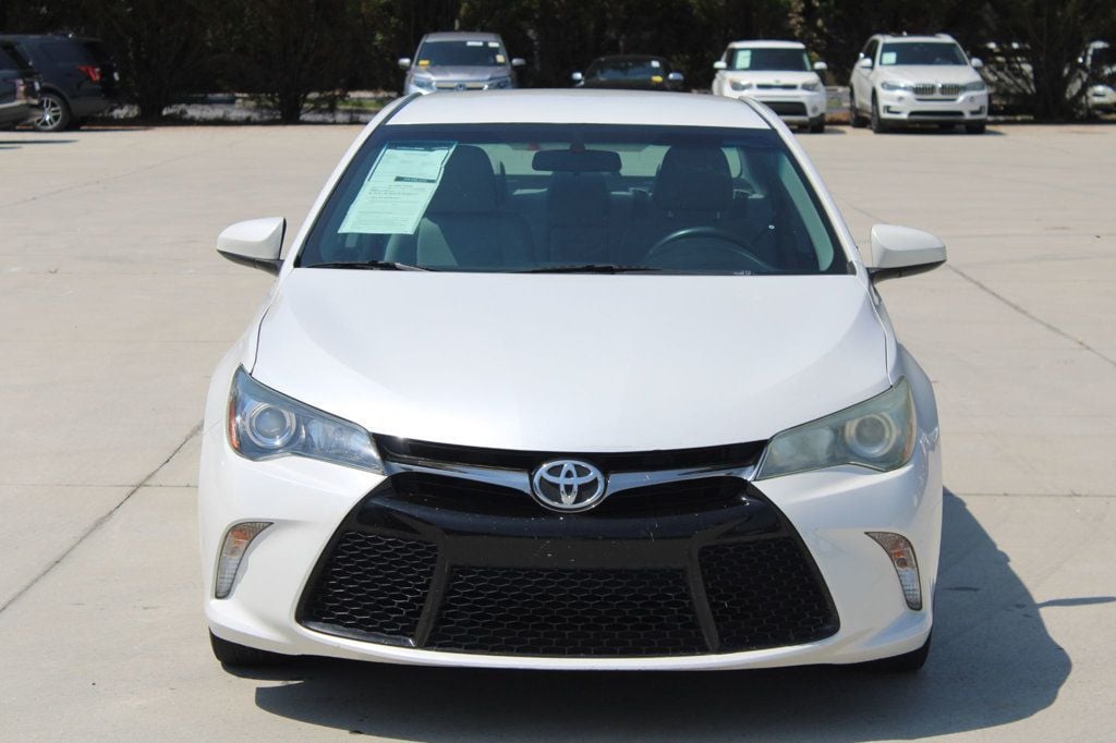 2015 Toyota Camry SE photo 2