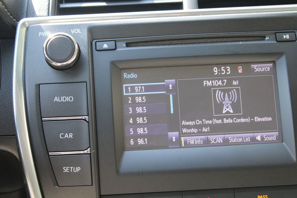 2015 Toyota Camry SE photo 26