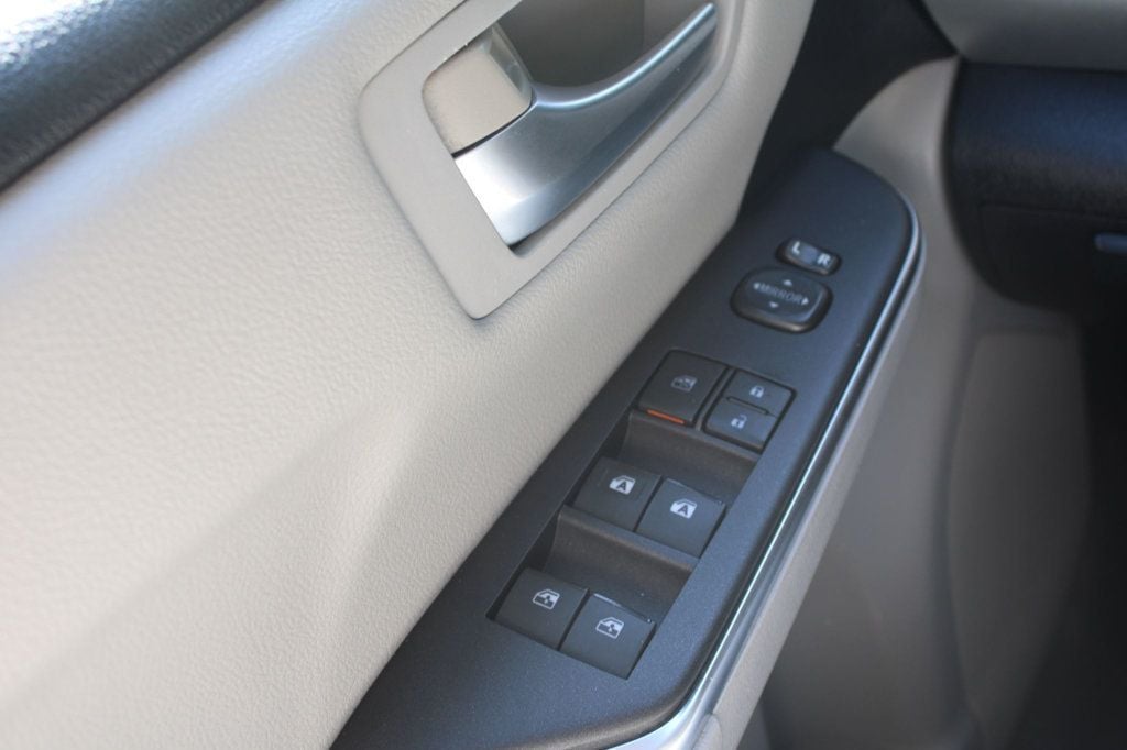 2015 Toyota Camry SE photo 34