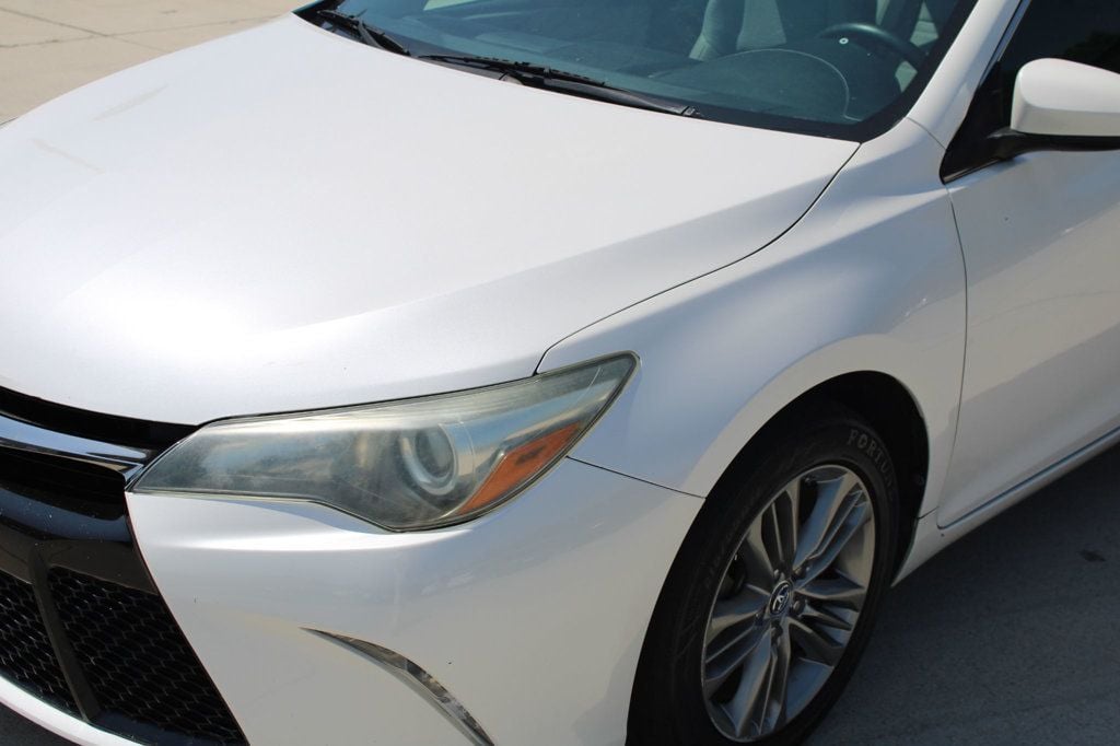 2015 Toyota Camry SE photo 7
