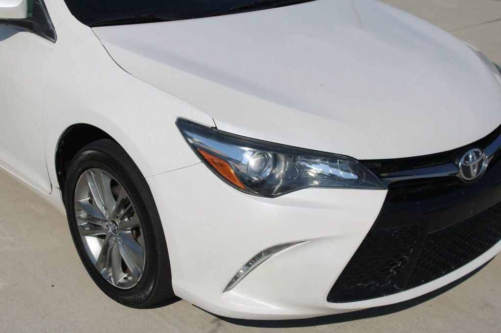2015 Toyota Camry SE photo 8