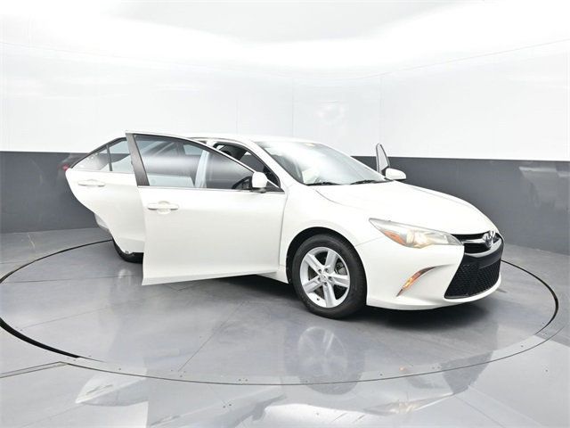 2015 Toyota Camry 4dr Sedan I4 Automatic SE - 22968082 - 24