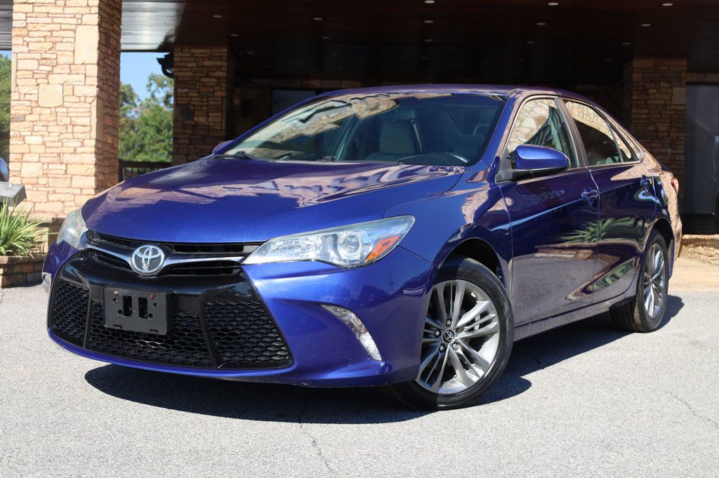 2015 Toyota Camry SE photo 2