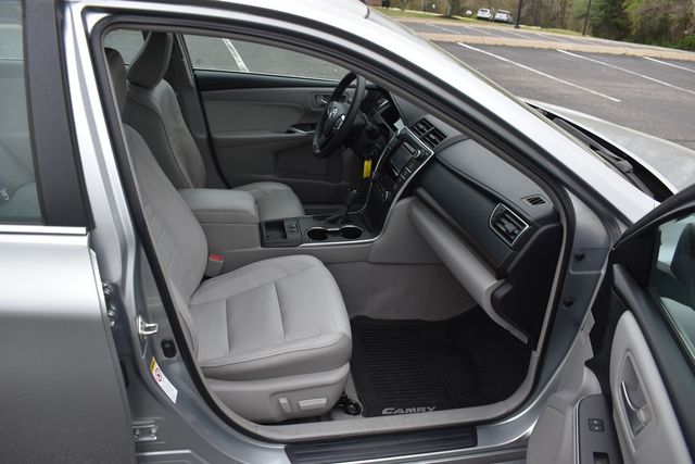 2015 Toyota Camry 4dr Sedan I4 Automatic XLE - 23008721 - 19